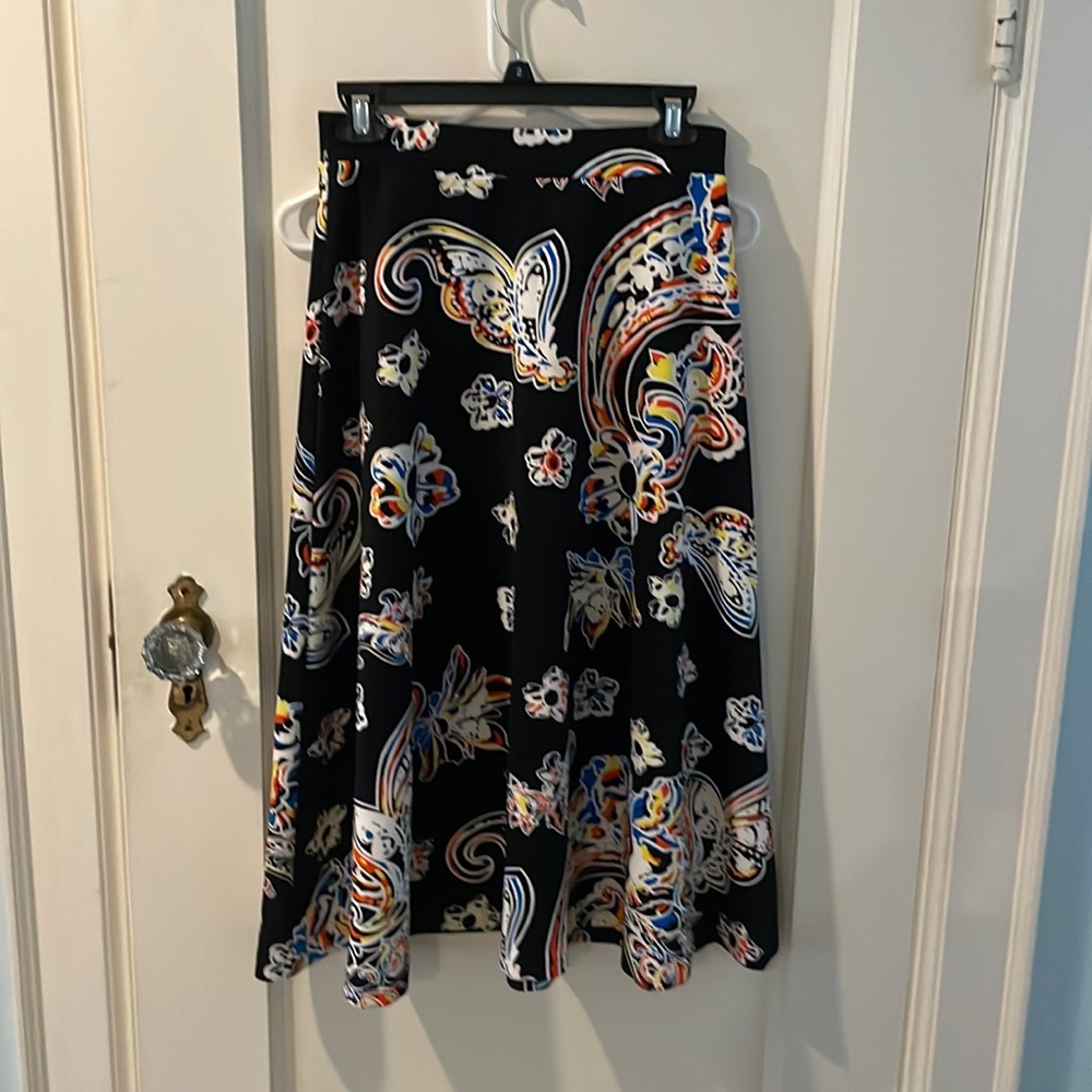 MIDI skirt. Fun for all year round looks.